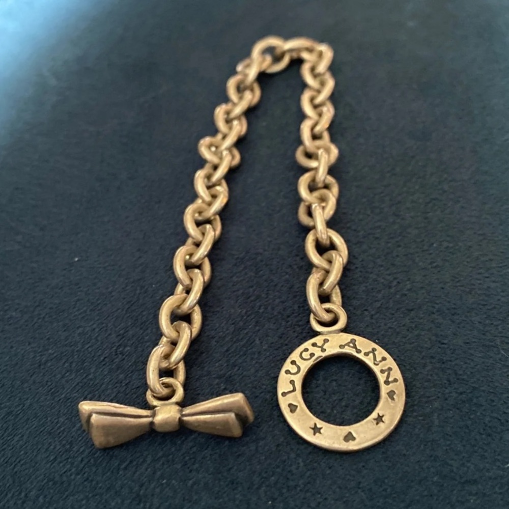 Lucy Ann 7in bow toggle bracelet